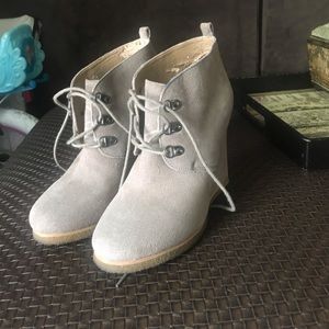 Booties color Tan